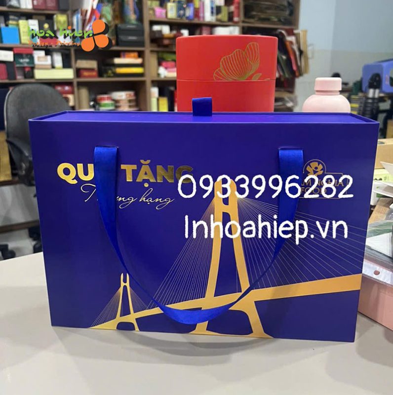 In túi giấy đựng quà tặng doanh nghiệp