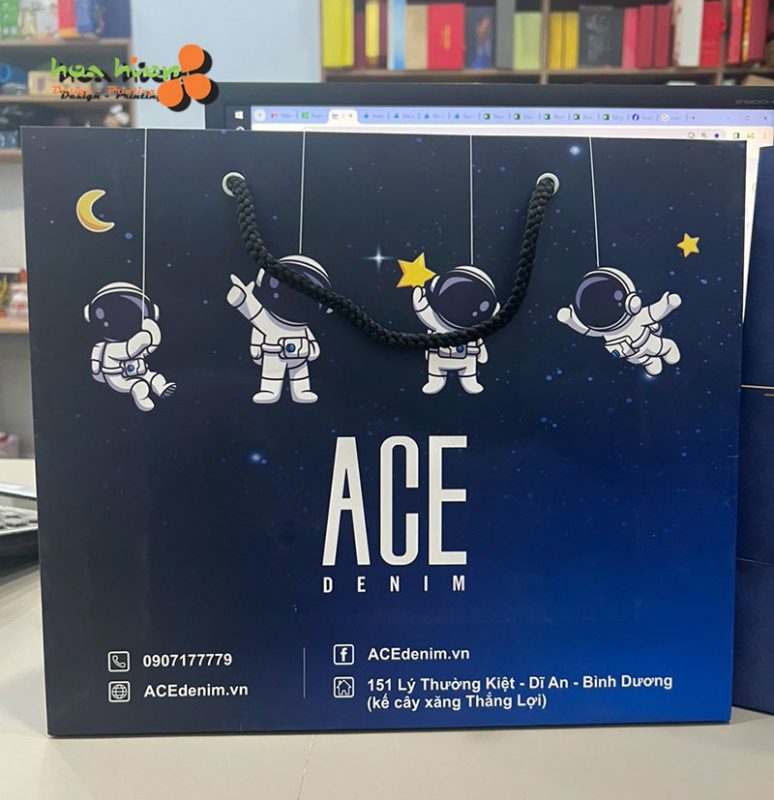 In túi giấy thời trang đựng quần áo