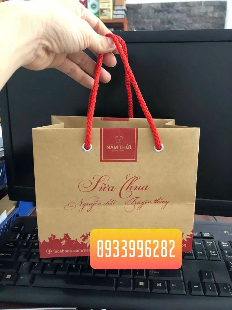 In túi giấy kraft vàng